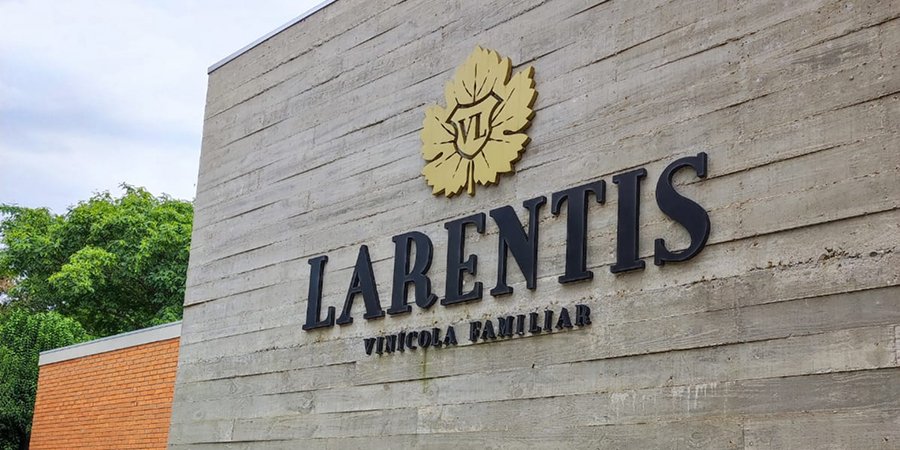 fachada vinicola larentis